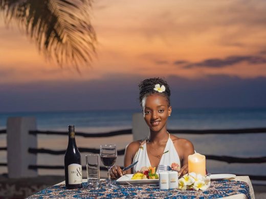 Let the ocean breeze embrace you as the complexity of flavors burst in your mouth. 🦐🍷……#su