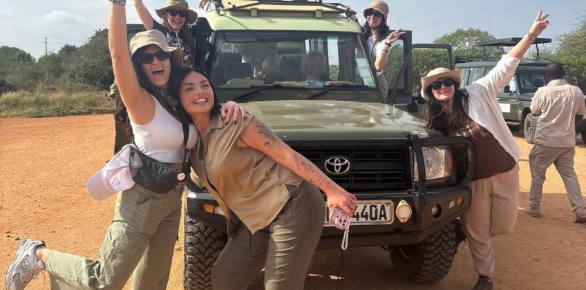 Tsavo Est.Terra rossa, silenzi che parlano, occhi che imparano.In mezzo alla natura selvaggia, a (2)